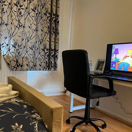 Park View Serviced Apartment - Next To Northolt Tube Station - Near Central London & Wembley Екстериор снимка