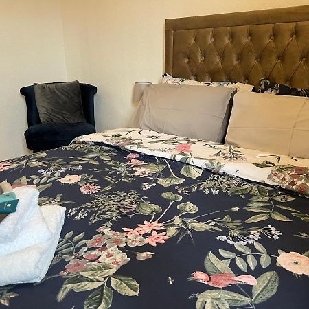 Park View Serviced Apartment - Next To Northolt Tube Station - Near Central London & Wembley Екстериор снимка