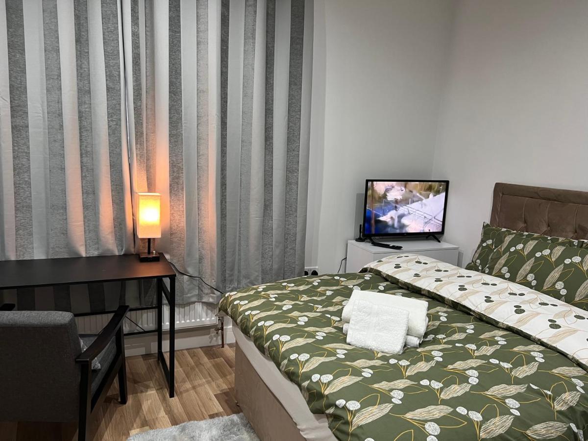 Park View Serviced Apartment - Next To Northolt Tube Station - Near Central London & Wembley Екстериор снимка