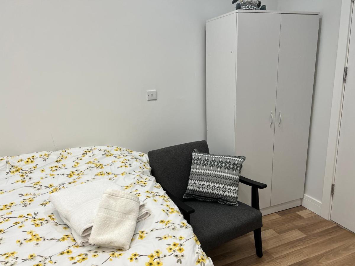 Park View Serviced Apartment - Next To Northolt Tube Station - Near Central London & Wembley Екстериор снимка