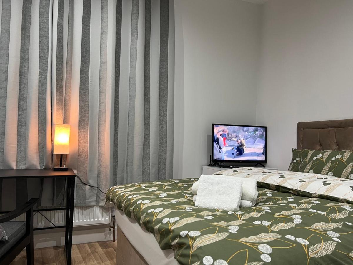 Park View Serviced Apartment - Next To Northolt Tube Station - Near Central London & Wembley Екстериор снимка