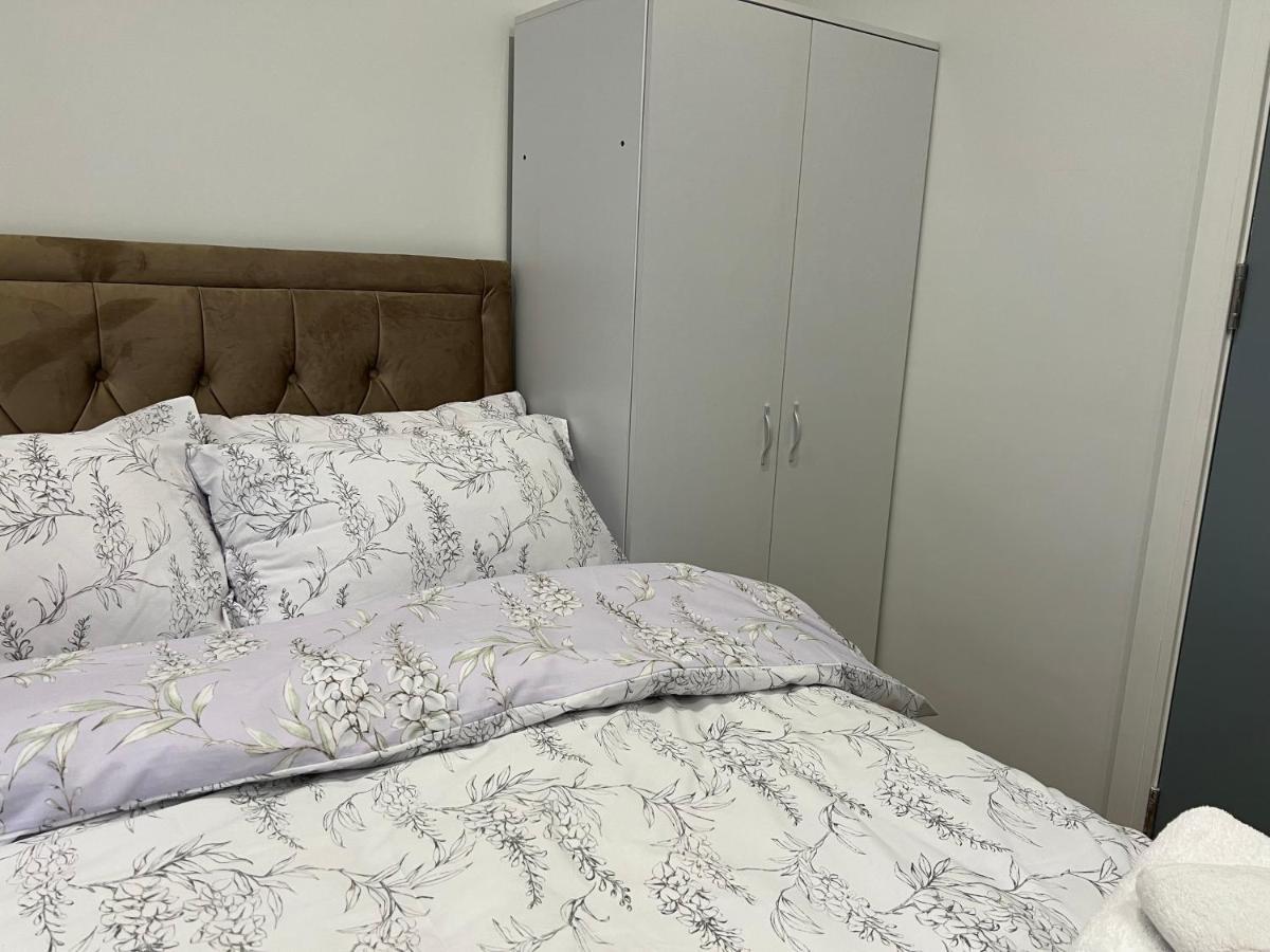 Park View Serviced Apartment - Next To Northolt Tube Station - Near Central London & Wembley Екстериор снимка