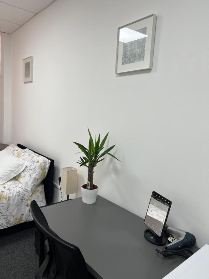 Park View Serviced Apartment - Next To Northolt Tube Station - Near Central London & Wembley Екстериор снимка