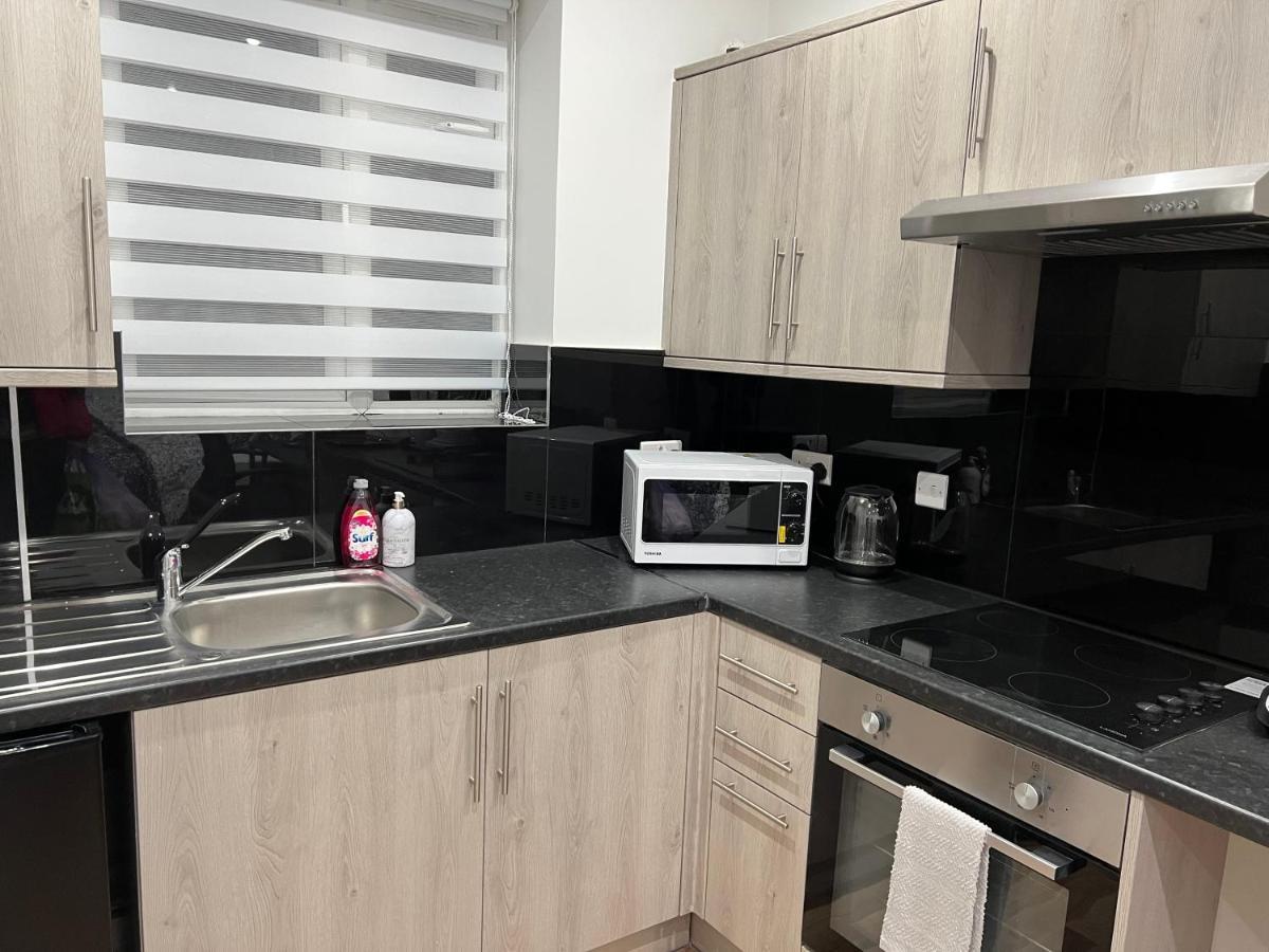 Park View Serviced Apartment - Next To Northolt Tube Station - Near Central London & Wembley Екстериор снимка