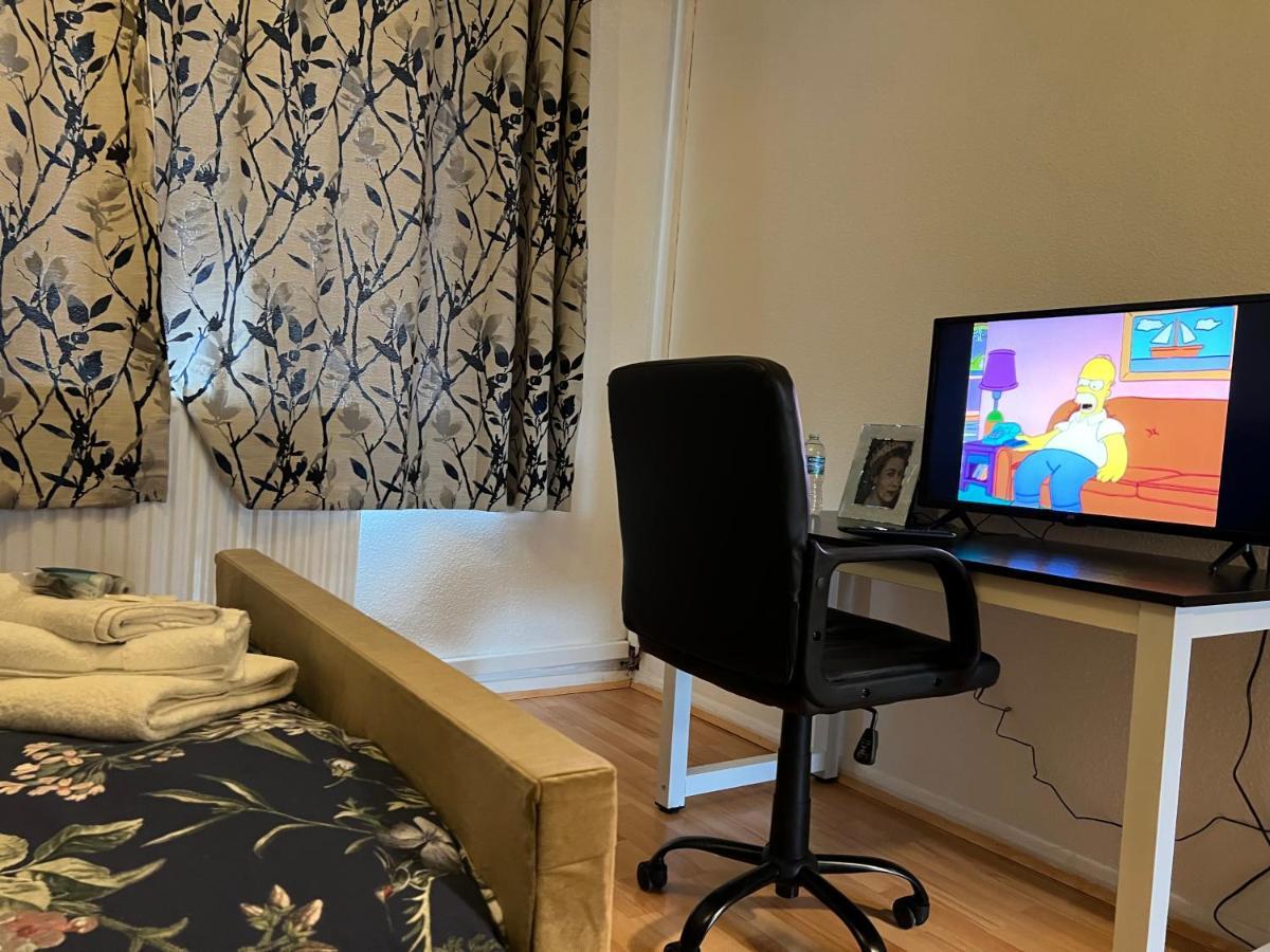Park View Serviced Apartment - Next To Northolt Tube Station - Near Central London & Wembley Екстериор снимка