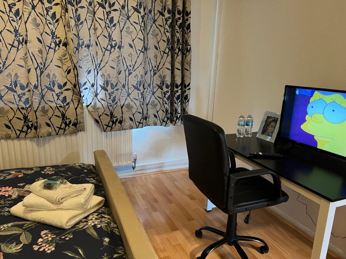 Park View Serviced Apartment - Next To Northolt Tube Station - Near Central London & Wembley Екстериор снимка
