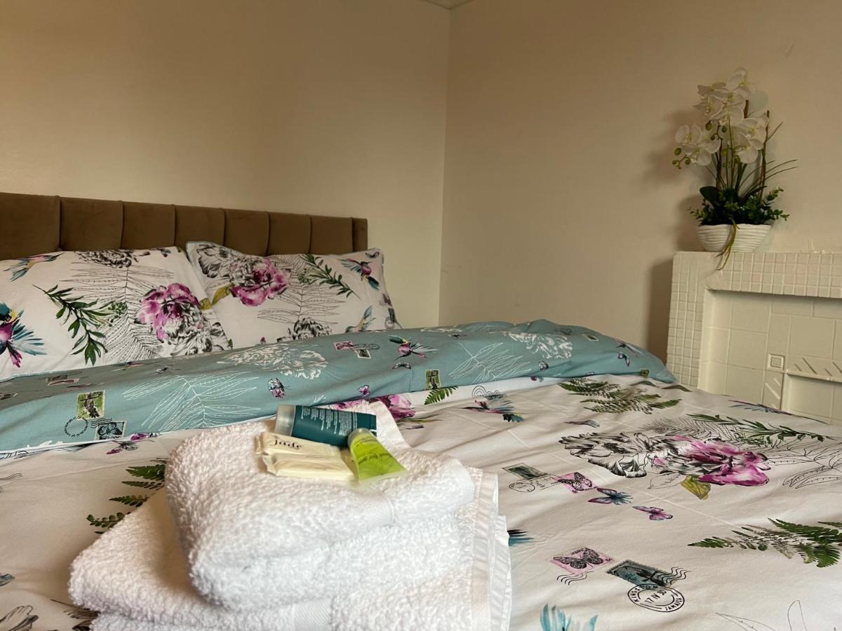 Park View Serviced Apartment - Next To Northolt Tube Station - Near Central London & Wembley Екстериор снимка