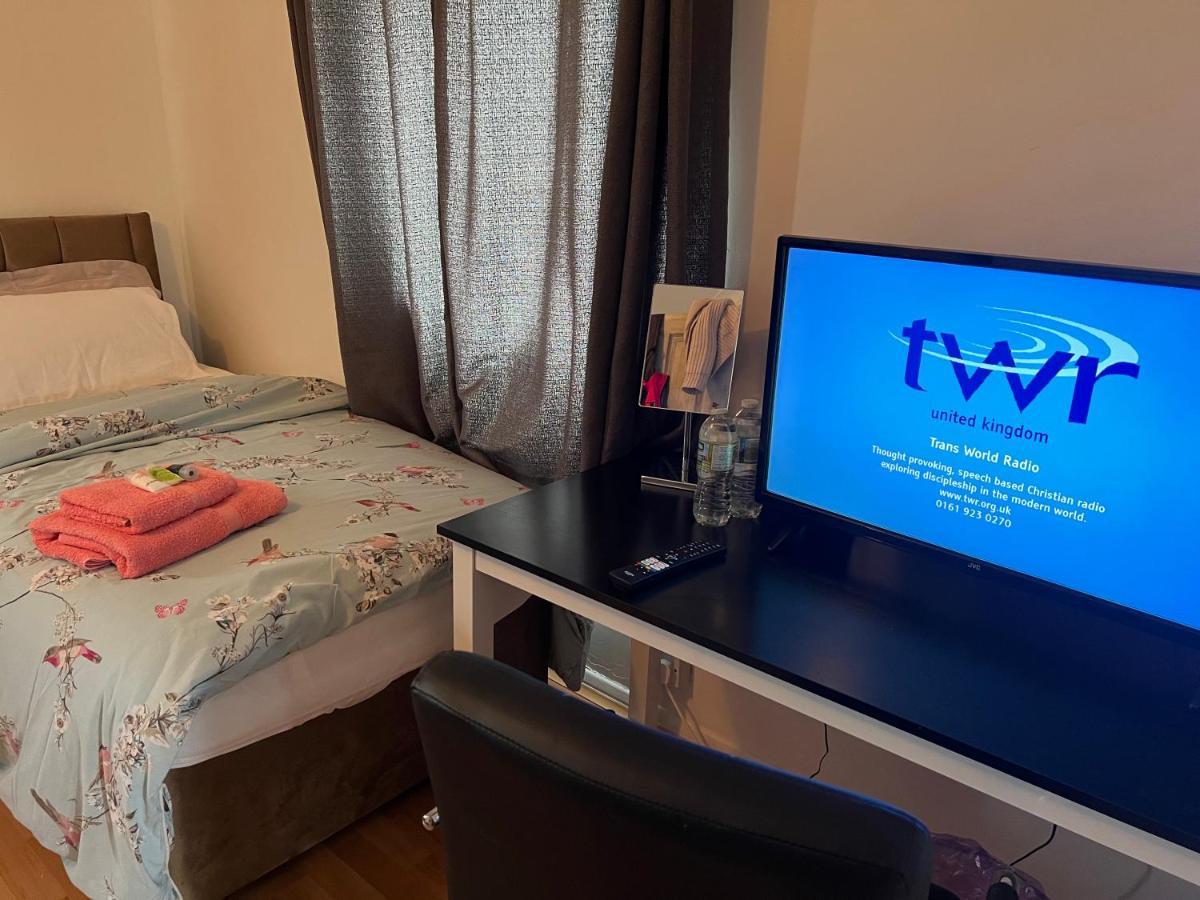 Park View Serviced Apartment - Next To Northolt Tube Station - Near Central London & Wembley Екстериор снимка