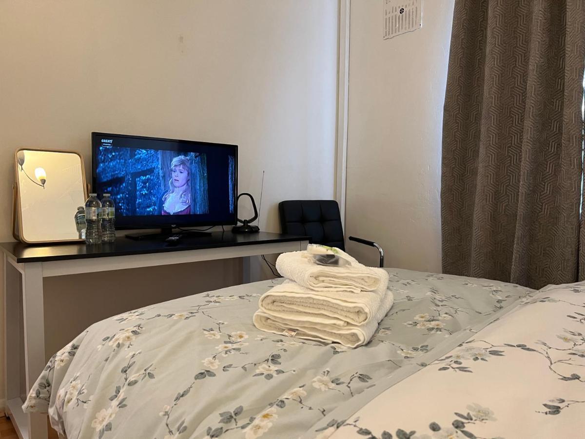 Park View Serviced Apartment - Next To Northolt Tube Station - Near Central London & Wembley Екстериор снимка